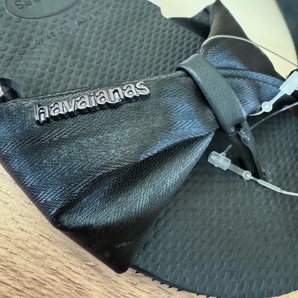 Havaianas You St.Tropez Lush Flip Flop in New Graphite
Size 7/8W - Picture 5 of 11